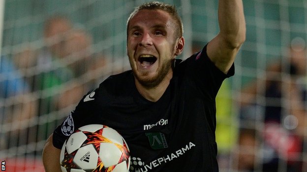 Dramatis, Kiper Dadakan Bawa Tim Lolos UCL lewat adu penalti