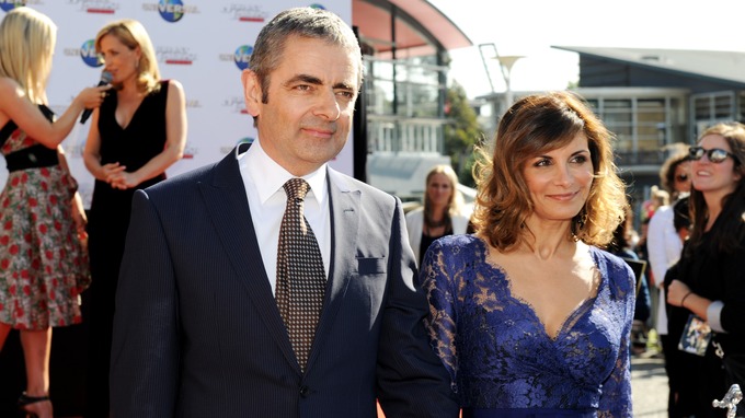 Wow, Rowan Atkinson Bakal Gendong Anak Lagi di Usia Senja