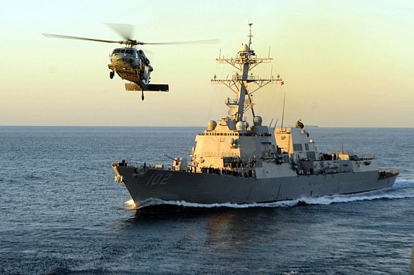 Moeldoko Ngiler Lihat USS Sampson dan Sea Hawk