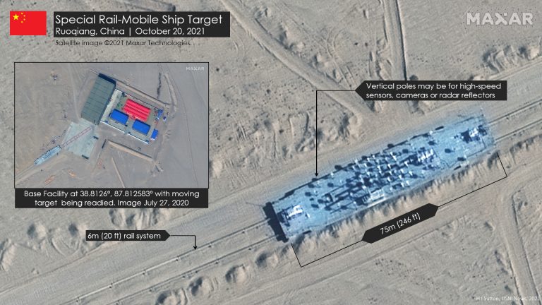 China Membuat Tiruan Kapal Induk Nuklir AS di Tengah Gurun Pasir