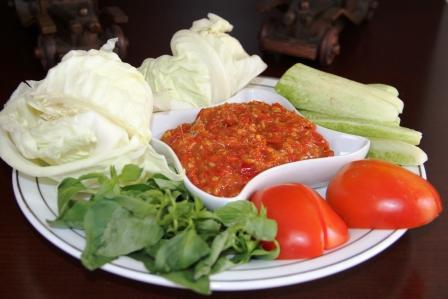 Makanan Indonesia yang enak kalau pake Sambal Terasi