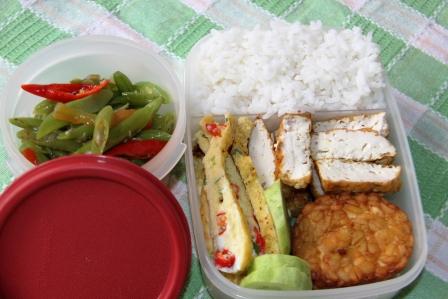 Kerja/Sekolah agan sering bawa bekal makanan? Inikah alasannya?