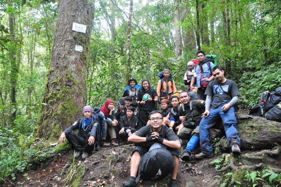 Menjelajah 7 Gunung Terindah di Indonesia Tercinta