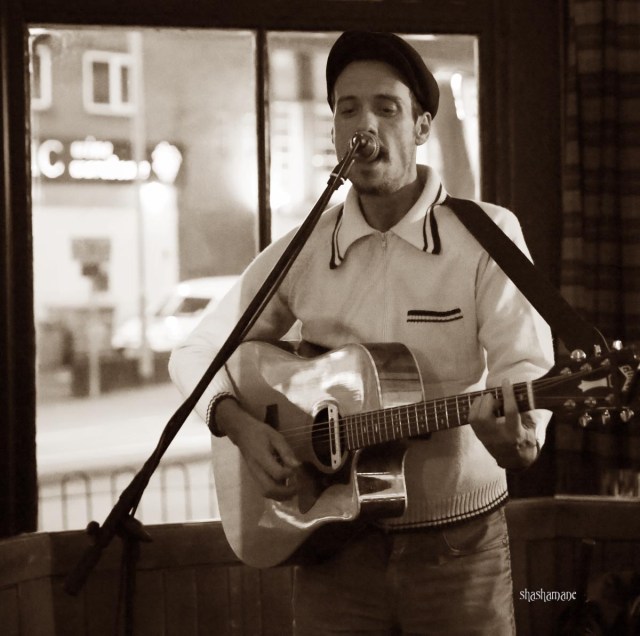 ini gan musisi jalanan, keren banget