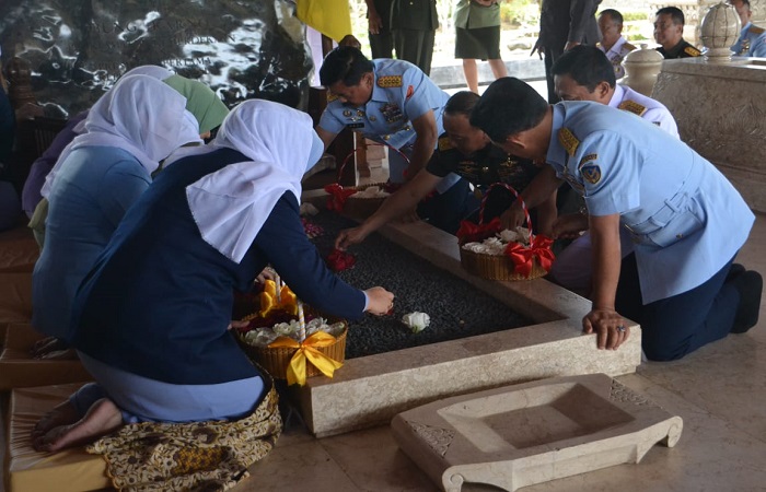 Panglima TNI dan Jajaran Pati TNI Ziarah ke Makam Bung Karno