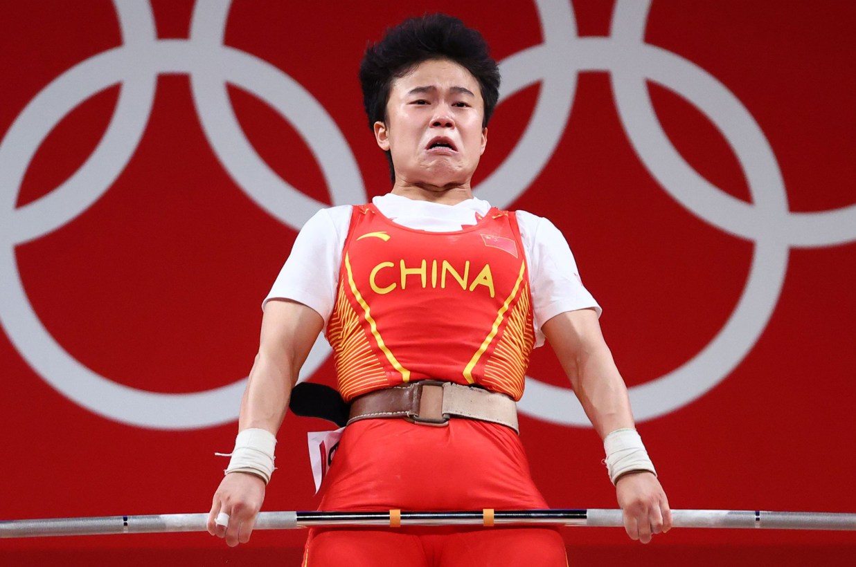 Diplomat China marah atas foto media peraih medali emas angkat besi negara itu