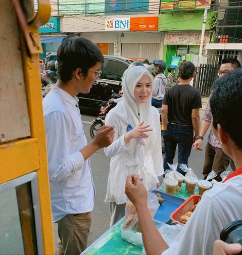 Makin Islami, Inilah Gaya Si Selebgram Cantik Ayana Jihye Moon Sekarang!