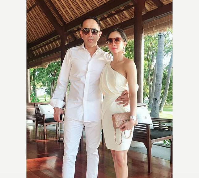 5 Selebritis Beruntung yang Menikah dengan Bosnya Sendiri, Siapa Saja Sih?