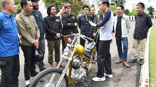 Paspampres Lari-lari Kejar Jokowi Ketika Tiba-tiba Sang Presiden Ngegas Chopperland