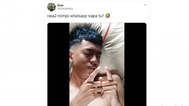 duh-pria-ini-tidur-seperti-sedang-mengetik-pesan-akibat-kecanduan-smartphone