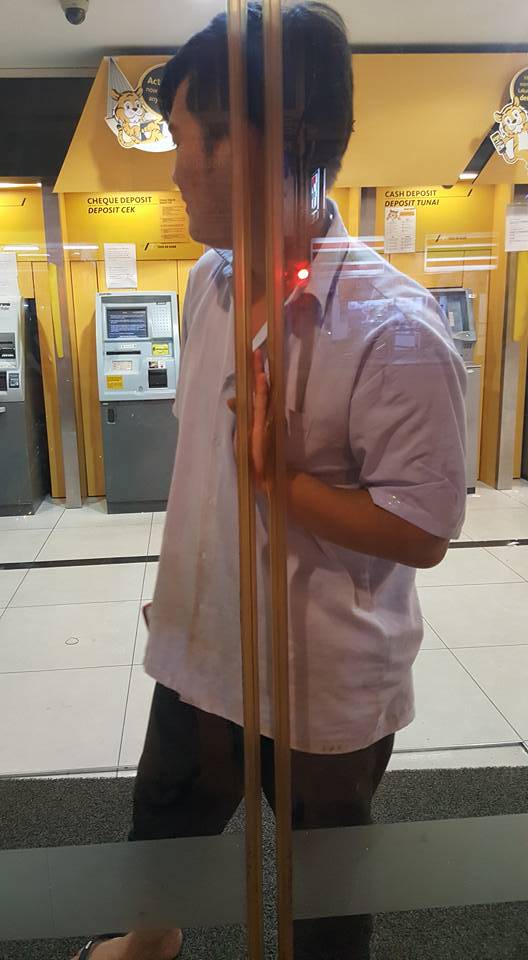 Ambil Uang, Pria Ini Terkunci di ATM Tengah Malam