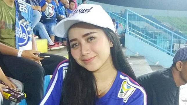 Deretan Foto Wanita Cantik Suporter Dari Berbagai Klub Peserta Shopee Liga 1