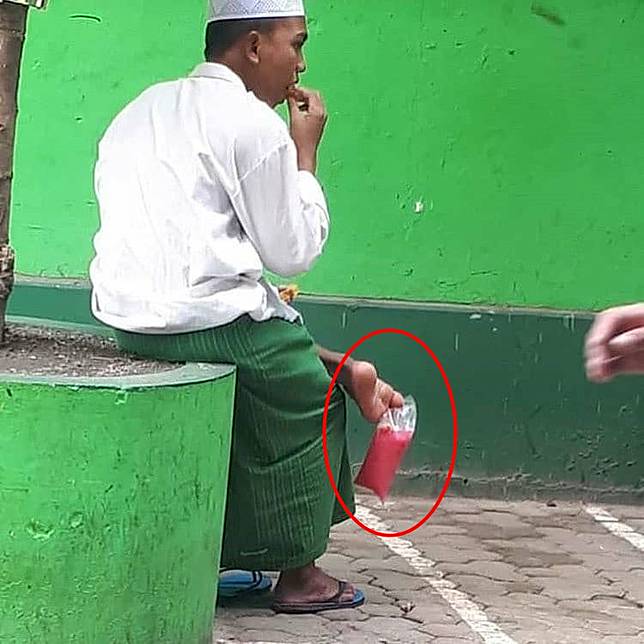 Menikmati Minuman Dengan Cara Gak Biasa, Berani Coba?