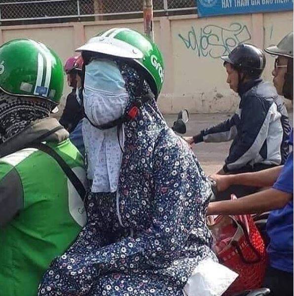 Masker Aneh Bin Nyeleneh dari Warga-net yang Bikit Tepok Jidat