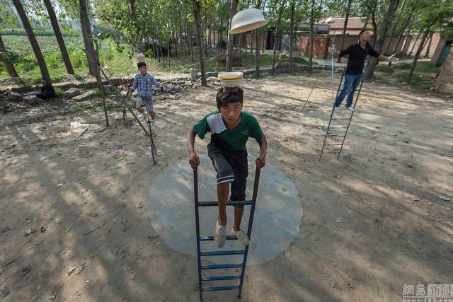 11 Potret Tunjukkan Kerasnya Latihan Pemain Akrobat Anak-anak, Miris