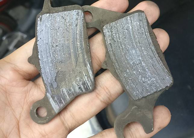 Akibat motor tidak segera dicuci ketika sering terkena air hujan
