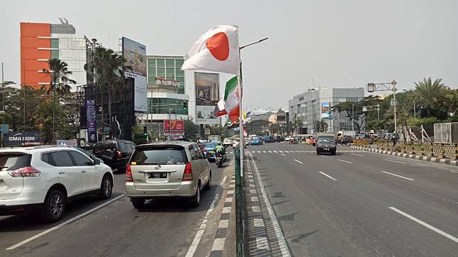 7 Potret Bendera Peserta Asian Games yang Dipasang Pakai Bambu Belah