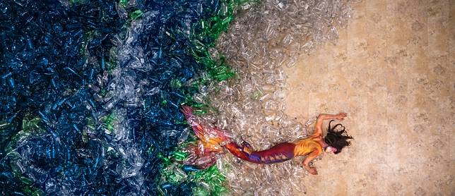Sampah Plastik Jadi Karya Seni Superkeren, Nggak Percaya?