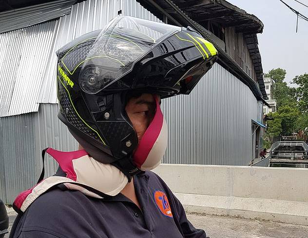 Masker Aneh Bin Nyeleneh dari Warga-net yang Bikit Tepok Jidat