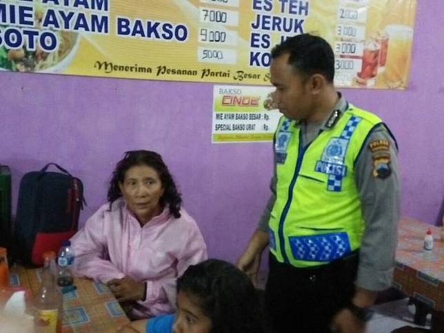 Menteri Susi Terlelap di Airport &amp; 7 Bukti Beliau Gak Jaim