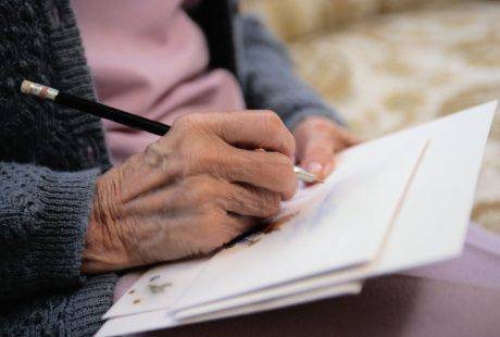Bikin Rindu, 9 Hal Ini Pasti Dilakukan Ibu Sewaktu Kita Sakit Dulu!