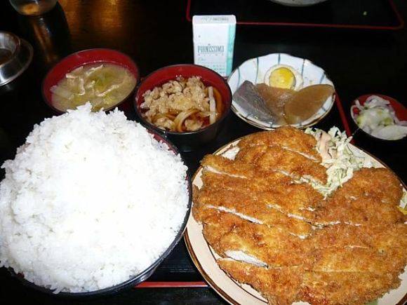 10 Makanan yang Disajikan Dalam Porsi Jumbo, Kamu Kuat Makan?