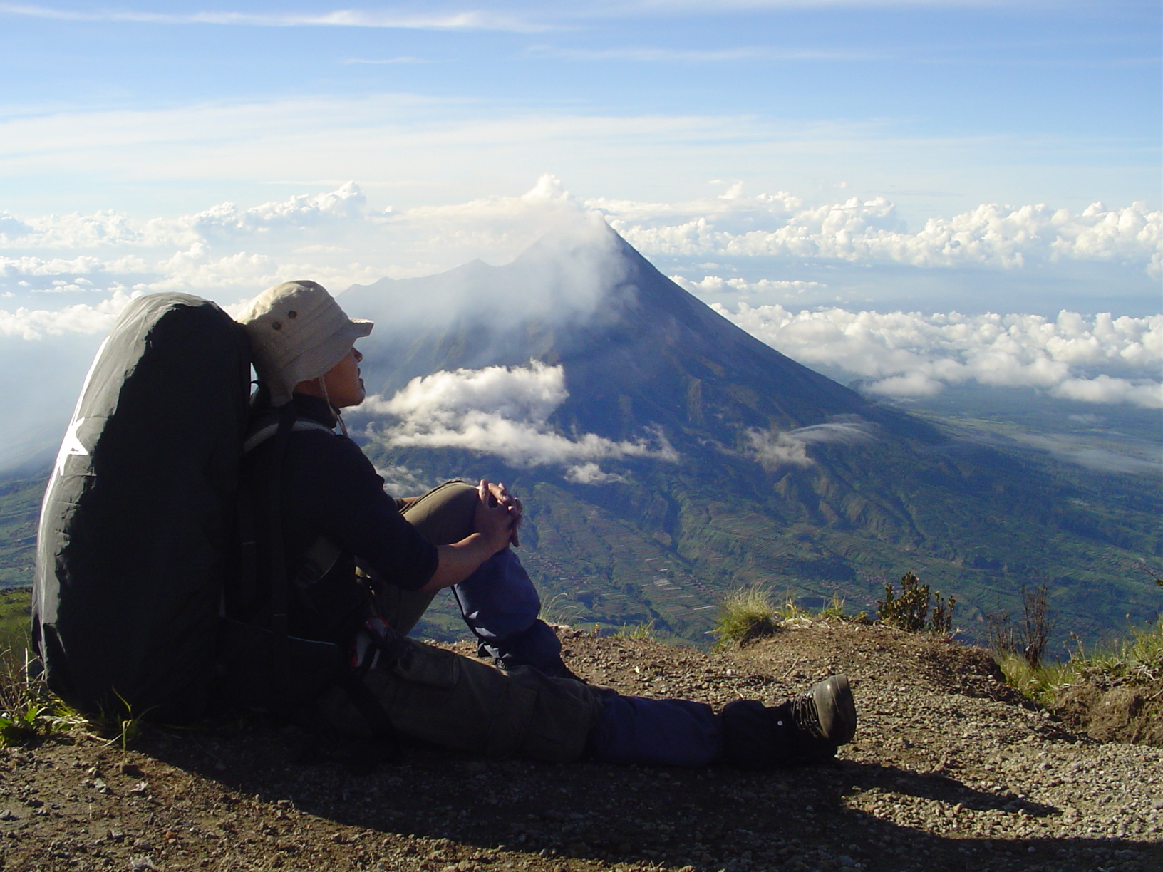Menjelajah 7 Gunung Terindah di Indonesia Tercinta