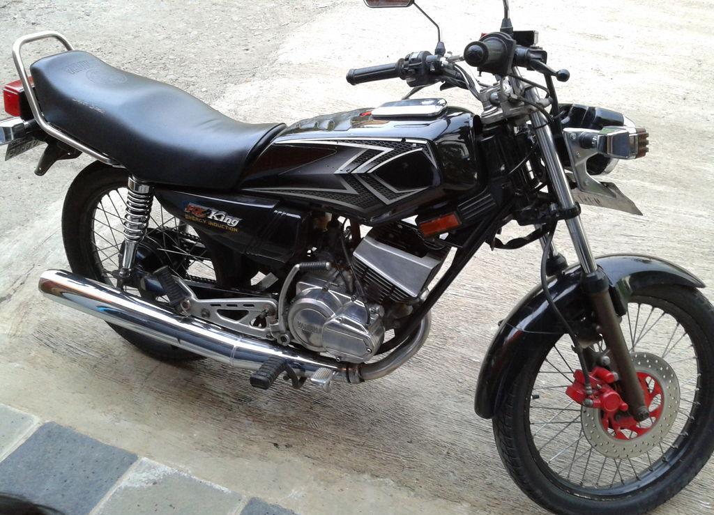 Dari Bunyinya, 100 meter sebelum melintas kita sudah bisa nebak itu motor/mobil apa