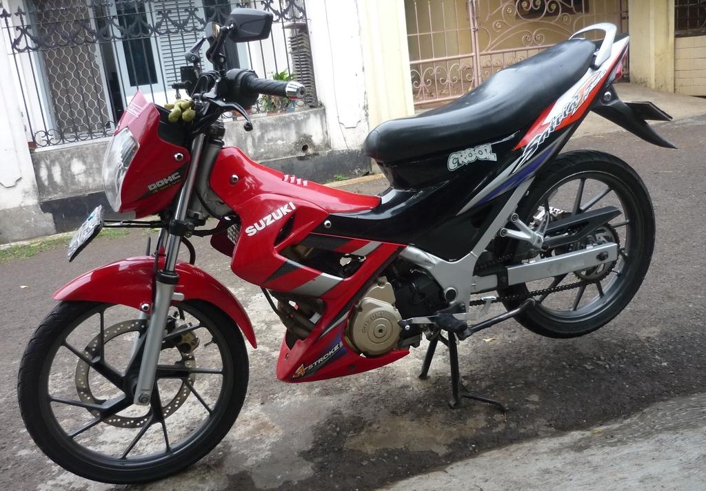 Dari Bunyinya, 100 meter sebelum melintas kita sudah bisa nebak itu motor/mobil apa