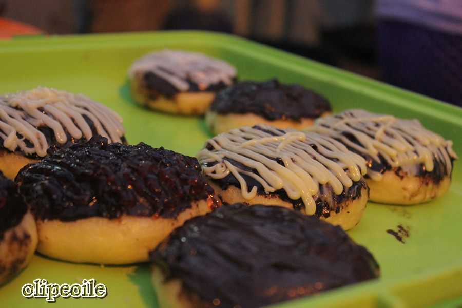 Bule Jual Burger &amp; Donut Untuk Operasi Istrinya