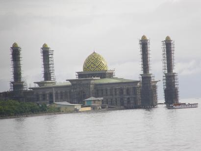 &#91;Amazing&#93; Inilah 7 Arsitektur Masjid Terapung di Dunia