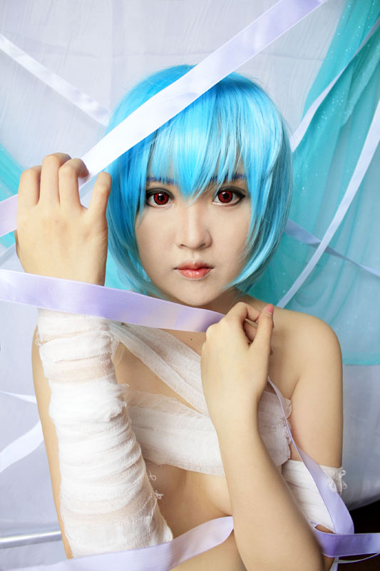 Berkenalan dengan Pinky Lu Xun 'Ratu Cosplay' Indonesia