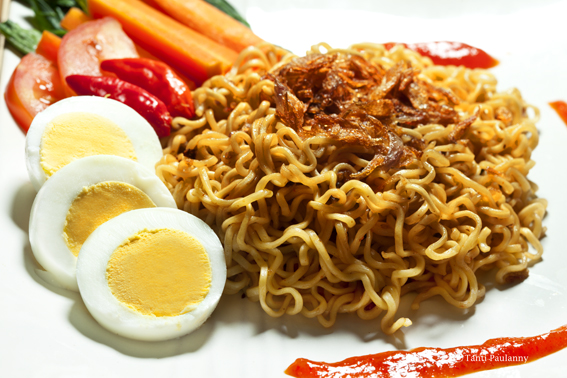 Berapa Porsi Orang Indonesia Makan Mie Instan Selama Setahun?