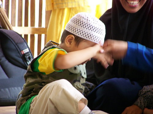 Budaya cium tangan &#91;Indonesia banget&#93;