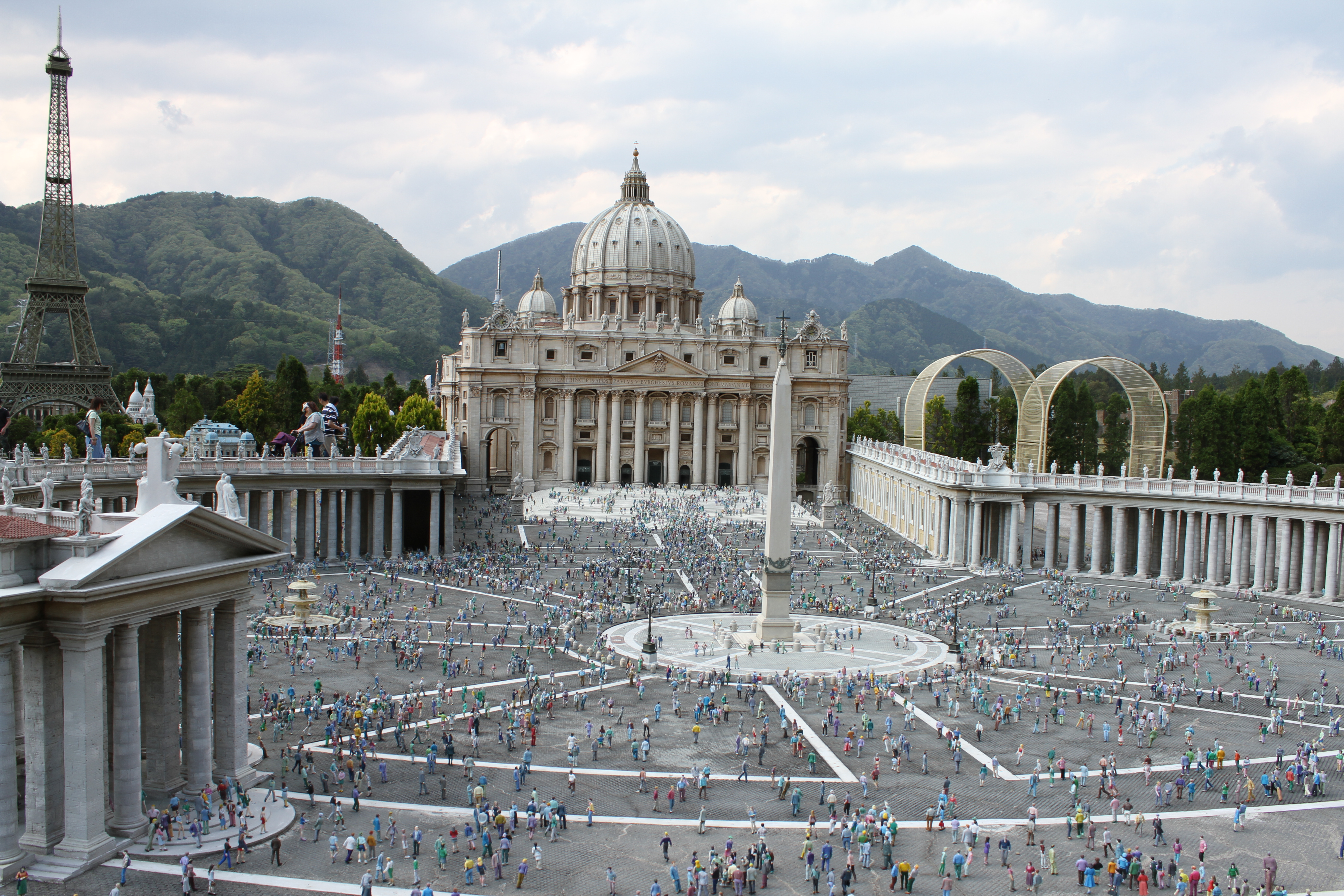 Mau Keliling Dunia? Ke Tobu World Square Saja Tempat 140.000 Miniatur Dunia