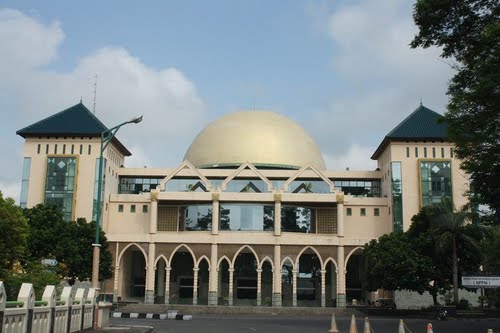 Indahnya Masjid-Masjid Kampus di Indonesia