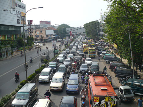 Gak Cuma Jakarta Yang Macet (foto-foto macet di beberapa kota di Indonesia gan)