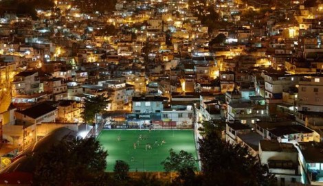 Lapangan Sepakbola yang Menghasilkan Energi dari Pijakan Kaki