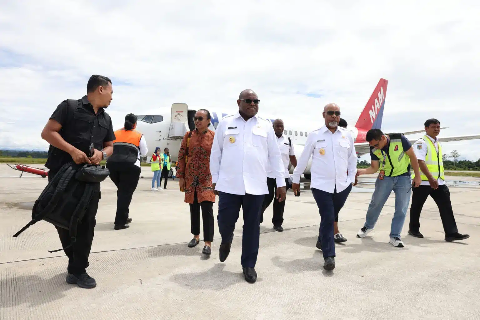 Gubernur dan Wagub Papua Tengah Terpaksa Tinggal Seatap Belum Ada Rumah