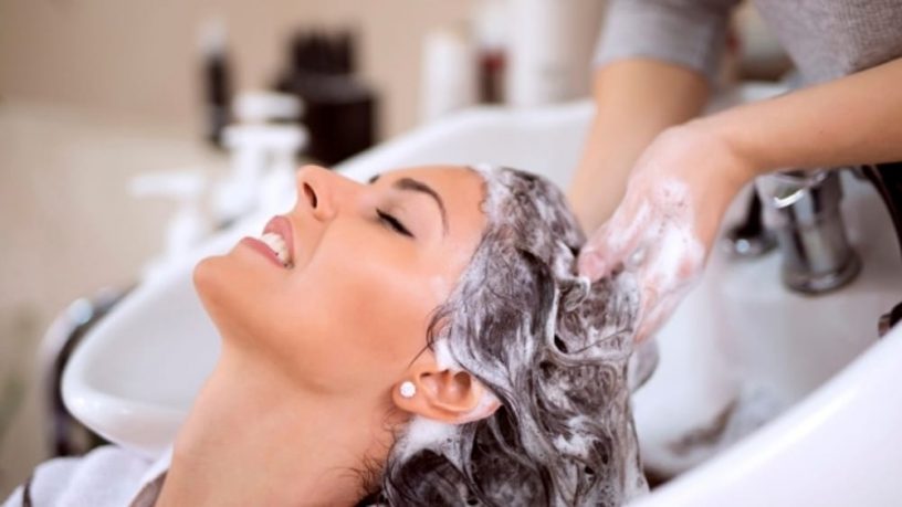 3 Cara Paling Mudah Menutupi Rambut Uban