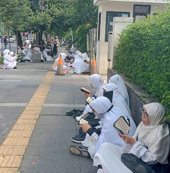 1.000 Orang Mengaji di Jalan Dago Peringati Nuzulul Qur’an