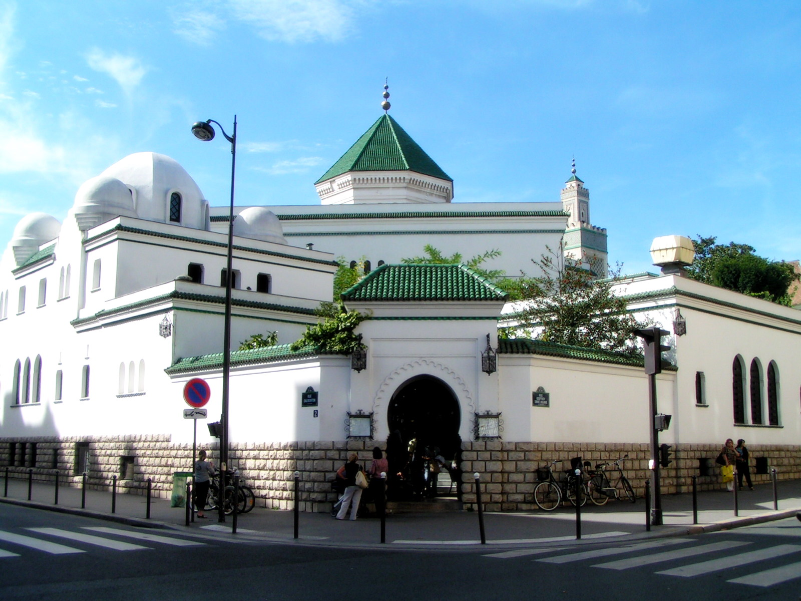 10 Negara di Eropa Berpopulasi Muslim Terbesar