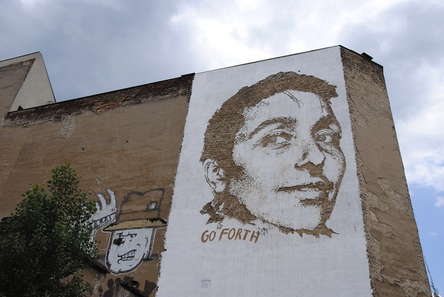 Mural Unik tanpa cat karya Vhils