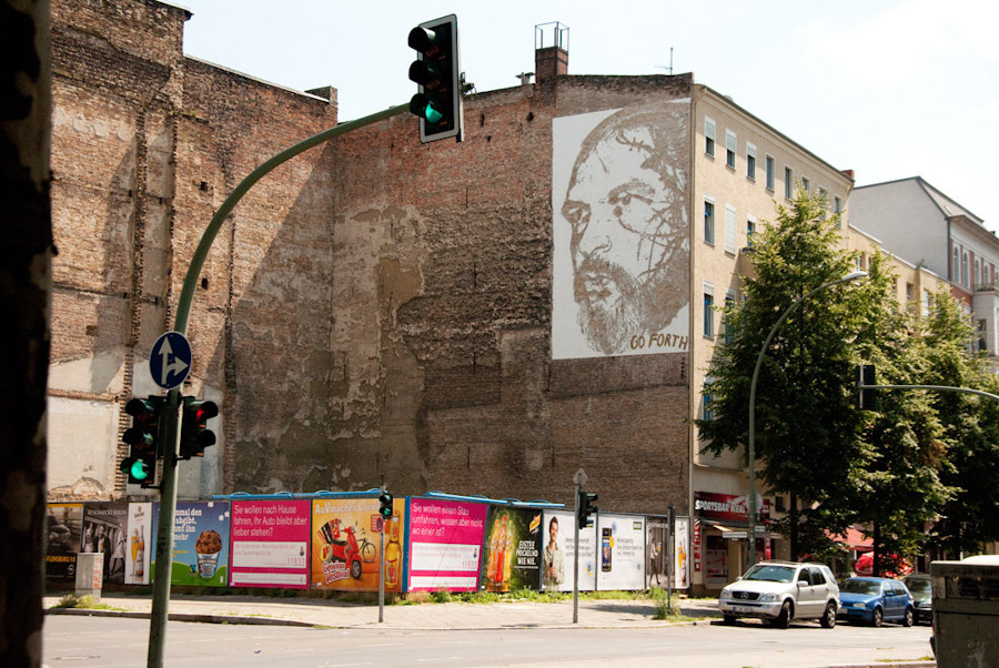 Mural Unik tanpa cat karya Vhils
