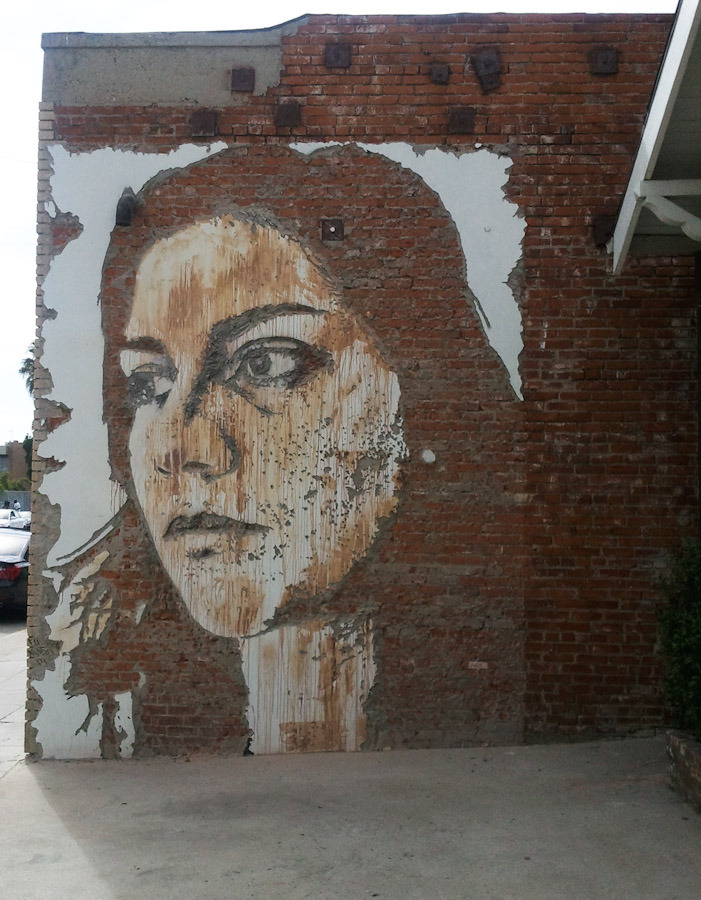 Mural Unik tanpa cat karya Vhils