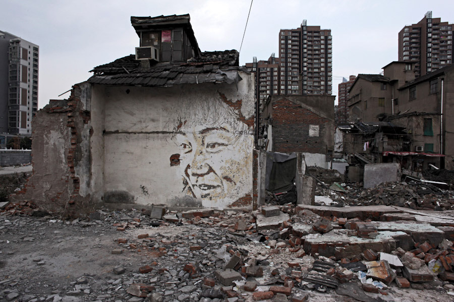 Mural Unik tanpa cat karya Vhils
