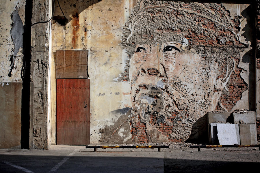 Mural Unik tanpa cat karya Vhils