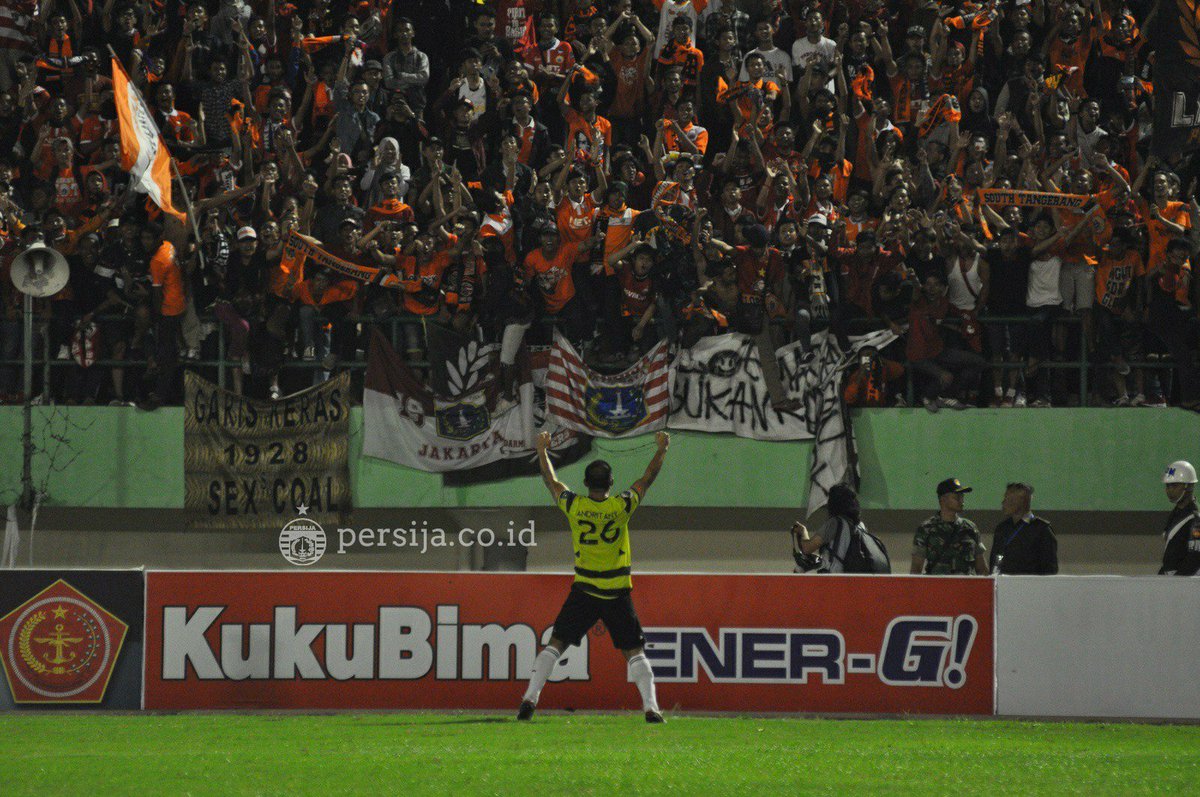Dihina dengan nyanyian suporter tni, Persija membungkamnya dengan kemenangan