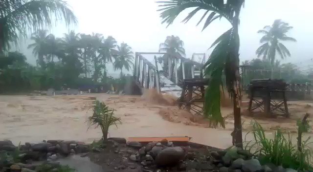 Bencana Banjir Rendam 600 Rumah, 2 Tewas di Padang (Pak Jokowi kok nggak Datang?)