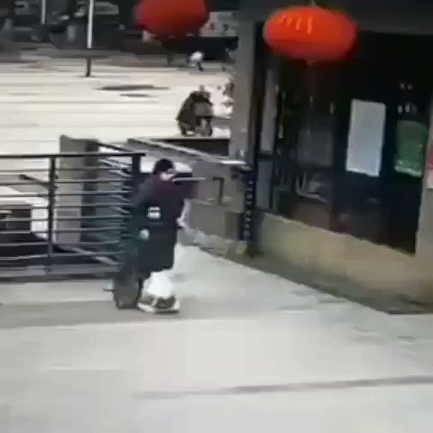 Muslim Uighur Dipenjara Rezim, Sekarang Jutaan Warga nya Dikarantina Virus Corona